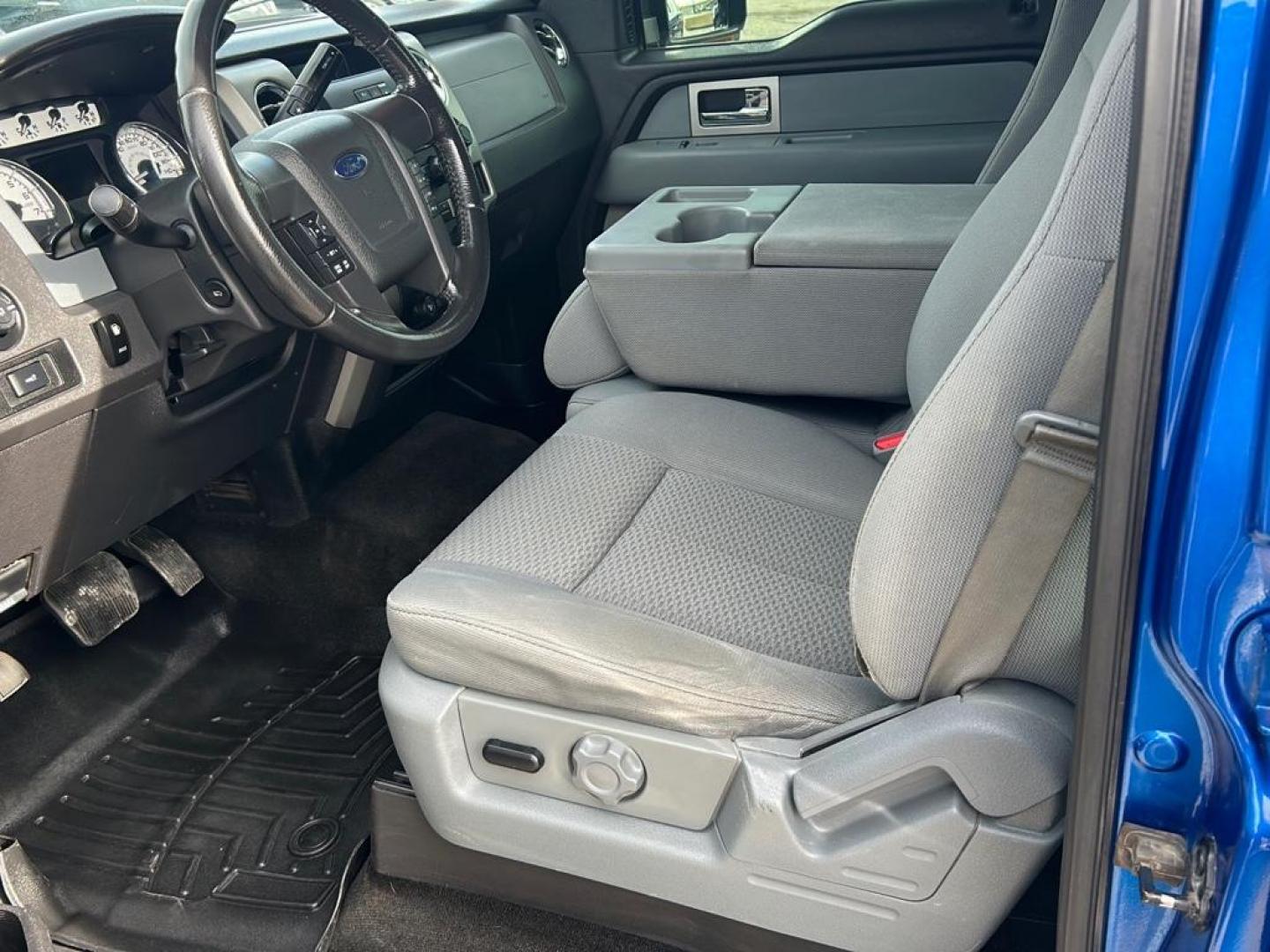 2011 BLUE Ford F-150 fx4 (1FTFW1EF1BF) with an V8, 5.0L engine, Automatic transmission, located at 3030 CY Ave, Casper, WY, 82604, (307) 265-3830, 42.827816, -106.357483 - Photo#9