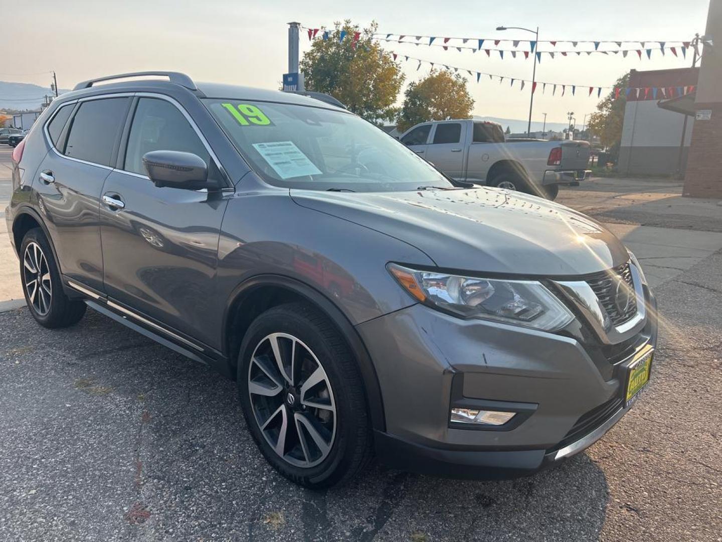 2019 gray Nissan Rogue SL (5N1AT2MV7KC) with an 4 Cyl, 2.5L engine, Automatic transmission, located at 3030 CY Ave, Casper, WY, 82604, (307) 265-3830, 42.827816, -106.357483 - Photo#2