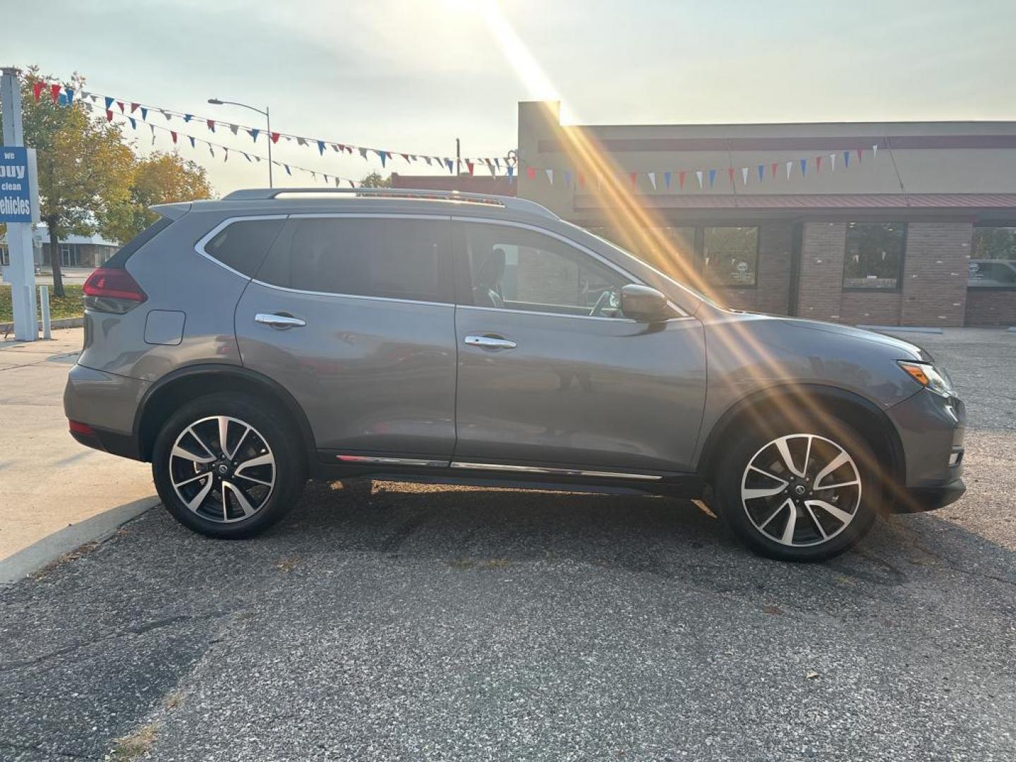 2019 gray Nissan Rogue SL (5N1AT2MV7KC) with an 4 Cyl, 2.5L engine, Automatic transmission, located at 3030 CY Ave, Casper, WY, 82604, (307) 265-3830, 42.827816, -106.357483 - Photo#3