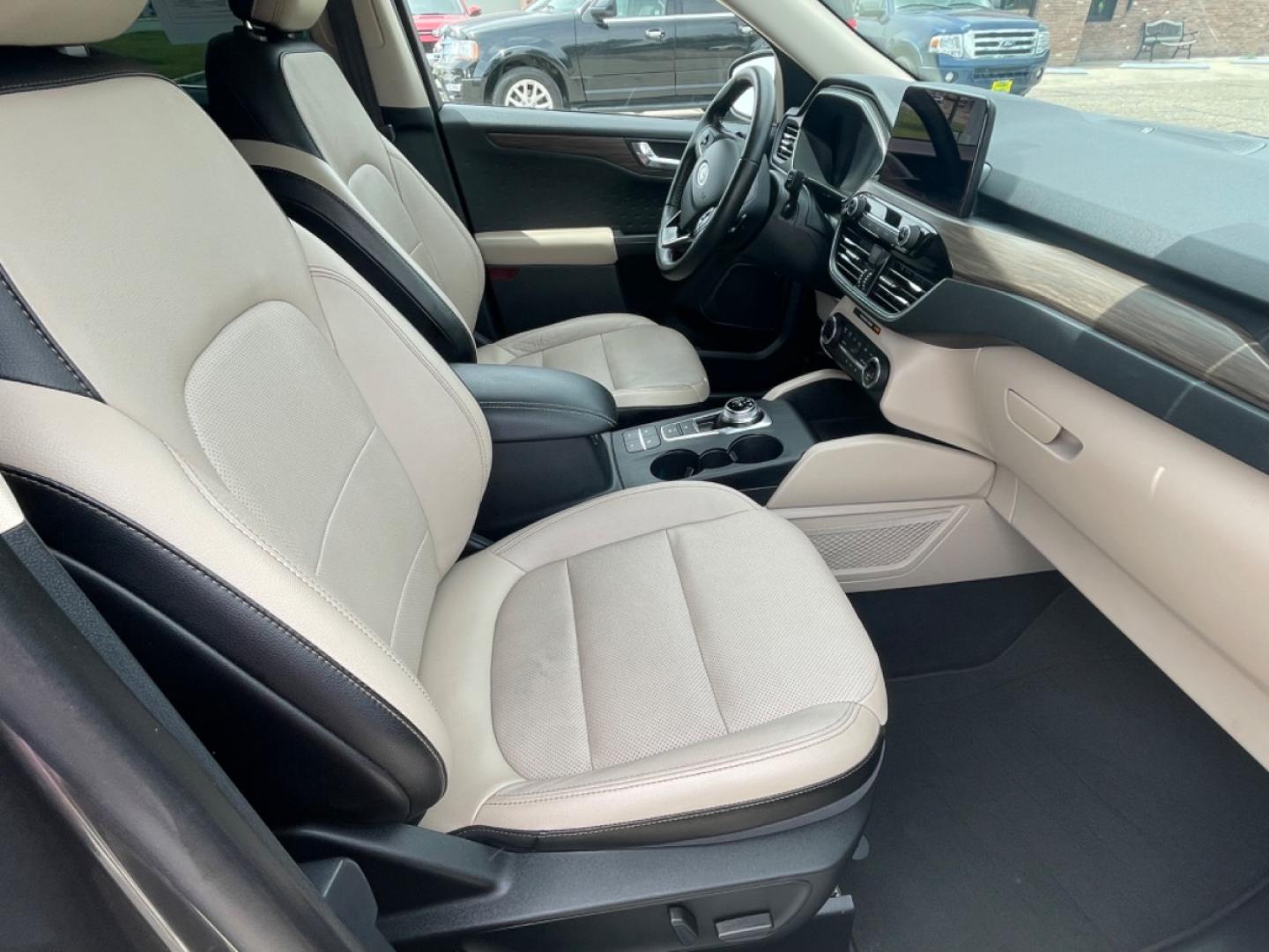 2020 GRAY /Tan FORD ESCAPE TITANIUM (1FMCU9J98LU) with an 2.0L engine, Automatic transmission, located at 3030 CY Ave, Casper, WY, 82604, (307) 265-3830, 42.827816, -106.357483 - Photo#10