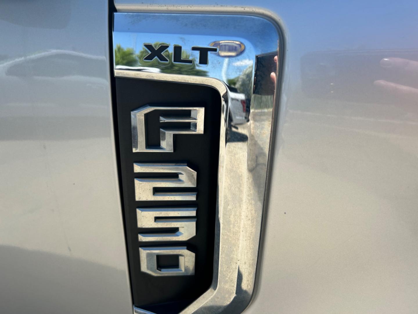 2018 Silver /Gray Ford F-250 SD XLT Crew Cab 4WD (1FT7W2B6XJE) with an 6.2L V8 OHV 16V engine, 6A transmission, located at 3030 CY Ave, Casper, WY, 82604, (307) 265-3830, 42.827816, -106.357483 - Photo#9