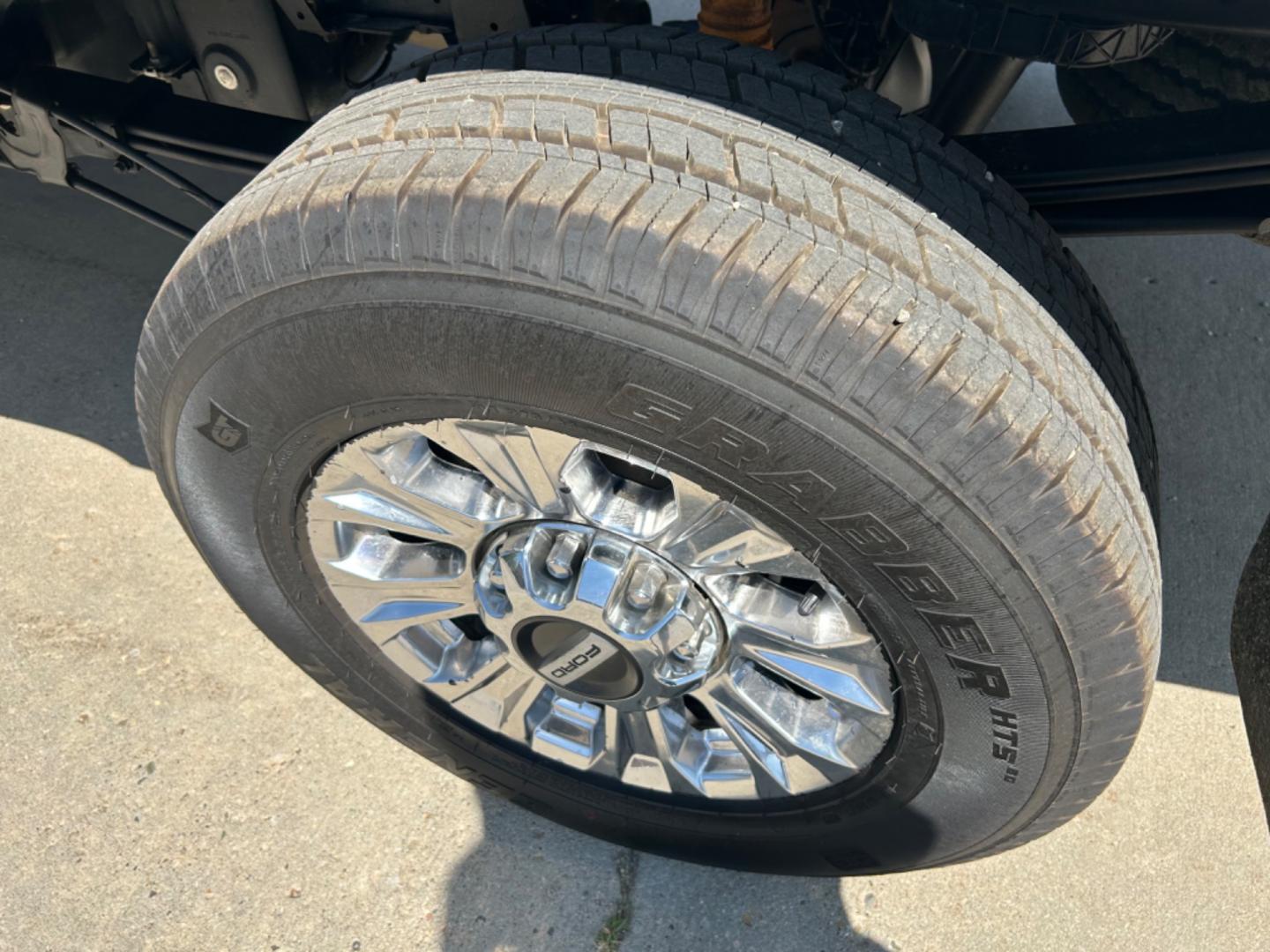 2018 Silver /Gray Ford F-250 SD XLT Crew Cab 4WD (1FT7W2B6XJE) with an 6.2L V8 OHV 16V engine, 6A transmission, located at 3030 CY Ave, Casper, WY, 82604, (307) 265-3830, 42.827816, -106.357483 - Photo#4