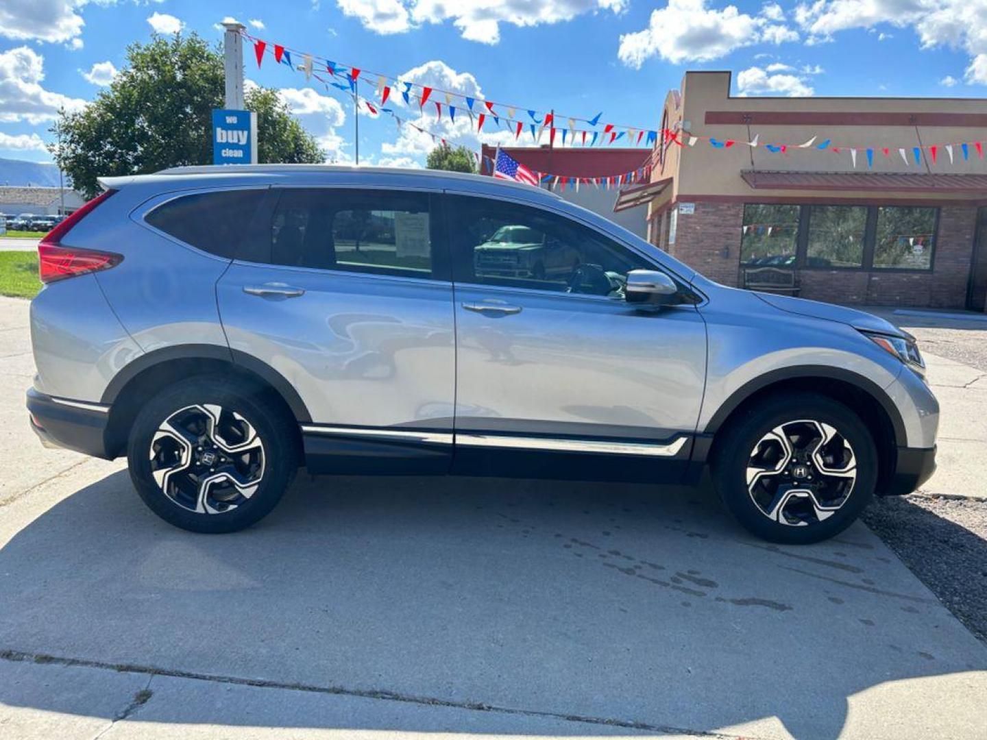 2017 SILVER Honda CR-V Touring (2HKRW2H98HH) with an L4, 1.5L engine, Continuously Variable transmission, located at 3030 CY Ave, Casper, WY, 82604, (307) 265-3830, 42.827816, -106.357483 - Photo#4