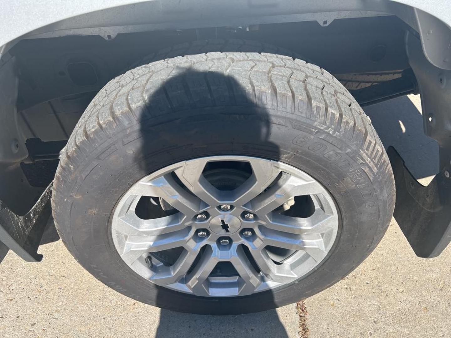 2020 Chevrolet Silverado LT (1GCUYDED7LZ) with an V8, 5.3L engine, Automatic transmission, located at 3030 CY Ave, Casper, WY, 82604, (307) 265-3830, 42.827816, -106.357483 - Discover the exceptional performance and capability of the 2020 Chevrolet Silverado 1500 LT, a pickup truck designed to handle both work and play. This well-maintained vehicle features a formidable V8, 5.3L engine paired with 4WD, ensuring impressive power and traction in a variety of driving condit - Photo#6