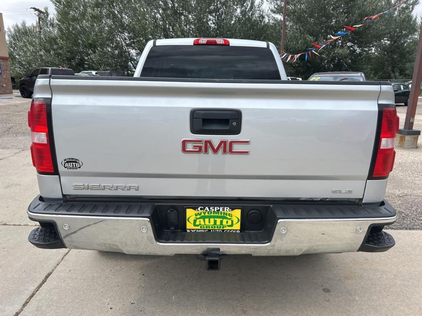 2018 Silver GMC Sierra SLE (1GTV2MEC1JZ) with an V8, 5.3L engine, Automatic transmission, located at 3030 CY Ave, Casper, WY, 82604, (307) 265-3830, 42.827816, -106.357483 - Photo#5