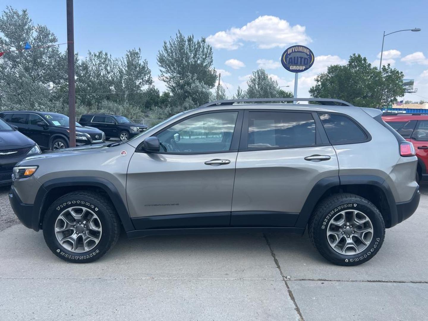 2020 Gray Jeep Cherokee Trailhawk (1C4PJMBXXLD) with an V6, 3.2L engine, Automatic transmission, located at 3030 CY Ave, Casper, WY, 82604, (307) 265-3830, 42.827816, -106.357483 - Discover the versatility of the 2020 Jeep Cherokee Trailhawk, a vehicle engineered to conquer both city streets and off-road trails with equal prowess. This well-maintained model features a potent V6, 3.2L engine that delivers a balanced blend of power and efficiency, ensuring a responsive and dynam - Photo#0