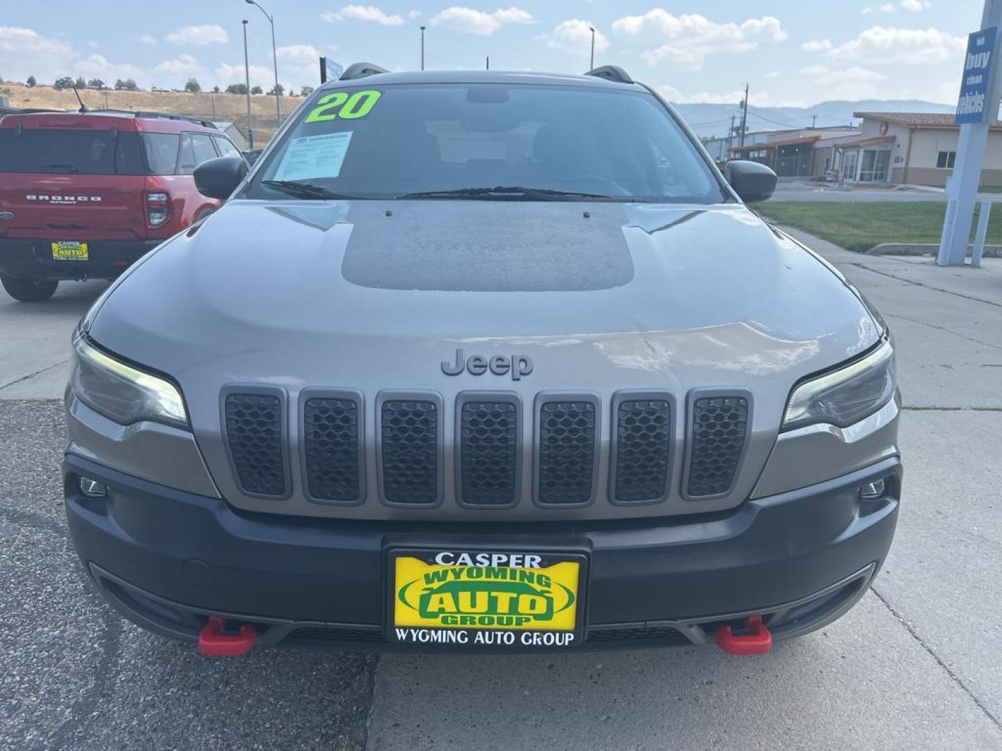 2020 Gray Jeep Cherokee Trailhawk (1C4PJMBXXLD) with an V6, 3.2L engine, Automatic transmission, located at 3030 CY Ave, Casper, WY, 82604, (307) 265-3830, 42.827816, -106.357483 - Discover the versatility of the 2020 Jeep Cherokee Trailhawk, a vehicle engineered to conquer both city streets and off-road trails with equal prowess. This well-maintained model features a potent V6, 3.2L engine that delivers a balanced blend of power and efficiency, ensuring a responsive and dynam - Photo#2