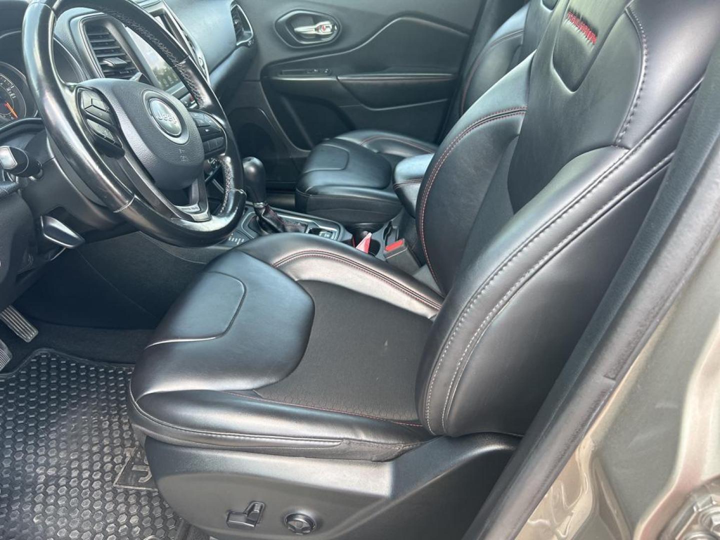 2020 Gray Jeep Cherokee Trailhawk (1C4PJMBXXLD) with an V6, 3.2L engine, Automatic transmission, located at 3030 CY Ave, Casper, WY, 82604, (307) 265-3830, 42.827816, -106.357483 - Discover the versatility of the 2020 Jeep Cherokee Trailhawk, a vehicle engineered to conquer both city streets and off-road trails with equal prowess. This well-maintained model features a potent V6, 3.2L engine that delivers a balanced blend of power and efficiency, ensuring a responsive and dynam - Photo#7