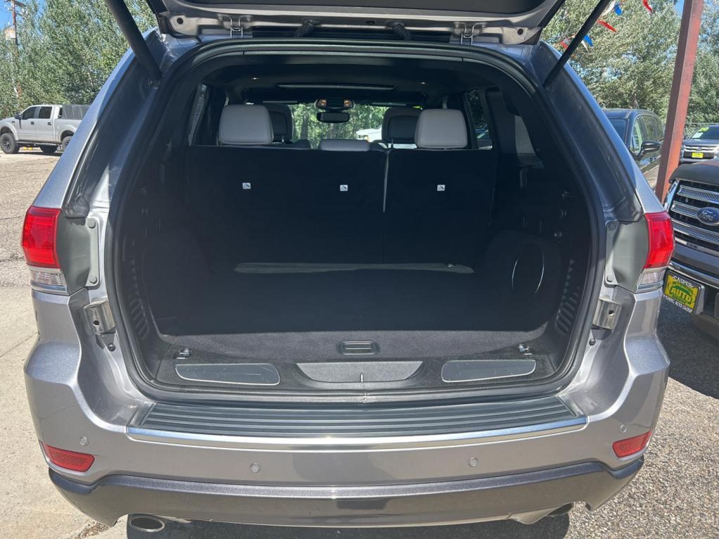 2018 Silver Jeep Grand Cherokee Limited (1C4RJFBG4JC) with an V6, 3.6L engine, Automatic transmission, located at 3030 CY Ave, Casper, WY, 82604, (307) 265-3830, 42.827816, -106.357483 - Photo#11