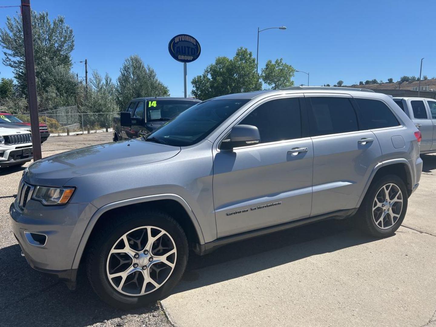 2018 Silver Jeep Grand Cherokee Limited (1C4RJFBG4JC) with an V6, 3.6L engine, Automatic transmission, located at 3030 CY Ave, Casper, WY, 82604, (307) 265-3830, 42.827816, -106.357483 - Photo#1