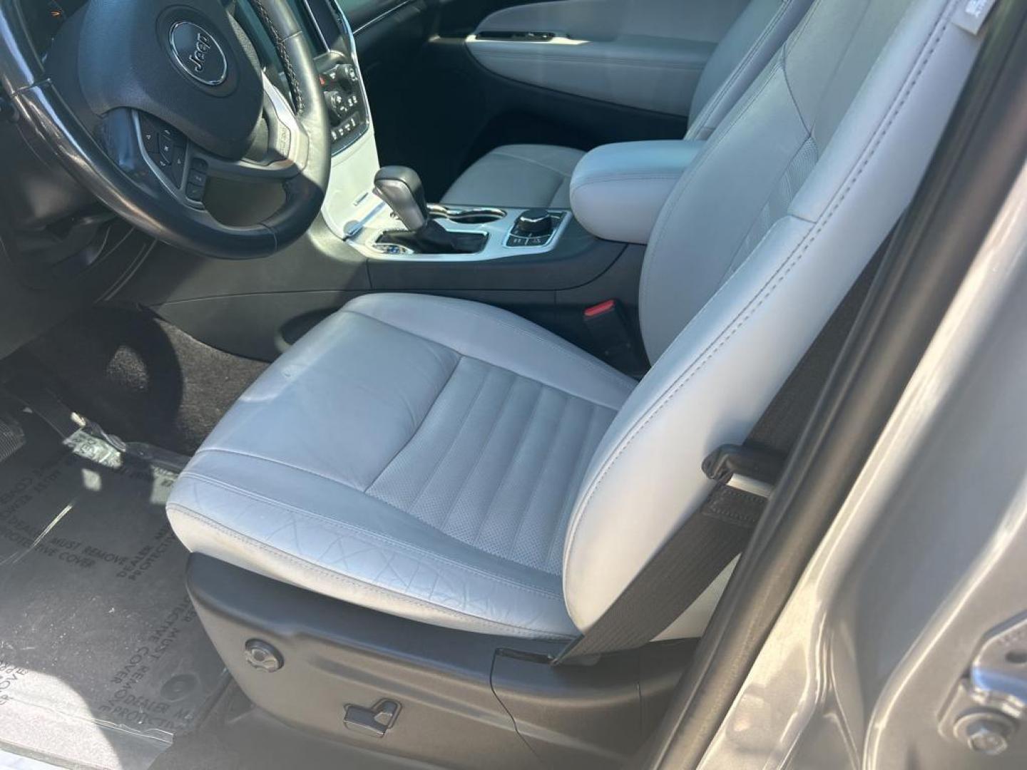 2018 Silver Jeep Grand Cherokee Limited (1C4RJFBG4JC) with an V6, 3.6L engine, Automatic transmission, located at 3030 CY Ave, Casper, WY, 82604, (307) 265-3830, 42.827816, -106.357483 - Photo#8