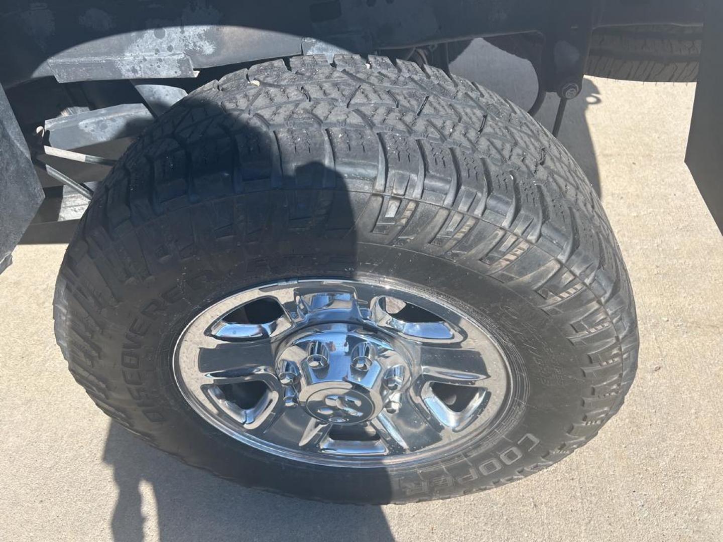 2016 silver Ram 2500 SLT (3C6TR5DT7GG) with an V8, 5.7L engine, Automatic transmission, located at 3030 CY Ave, Casper, WY, 82604, (307) 265-3830, 42.827816, -106.357483 - Unleash the power and versatility of the 2016 Ram 2500 SLT, a dynamic force ready to conquer any challenge that comes your way! This powerhouse is equipped with a robust V8, 5.7L engine, offering unparalleled performance and reliability for all your hauling and towing needs. With the confidence-insp - Photo#5