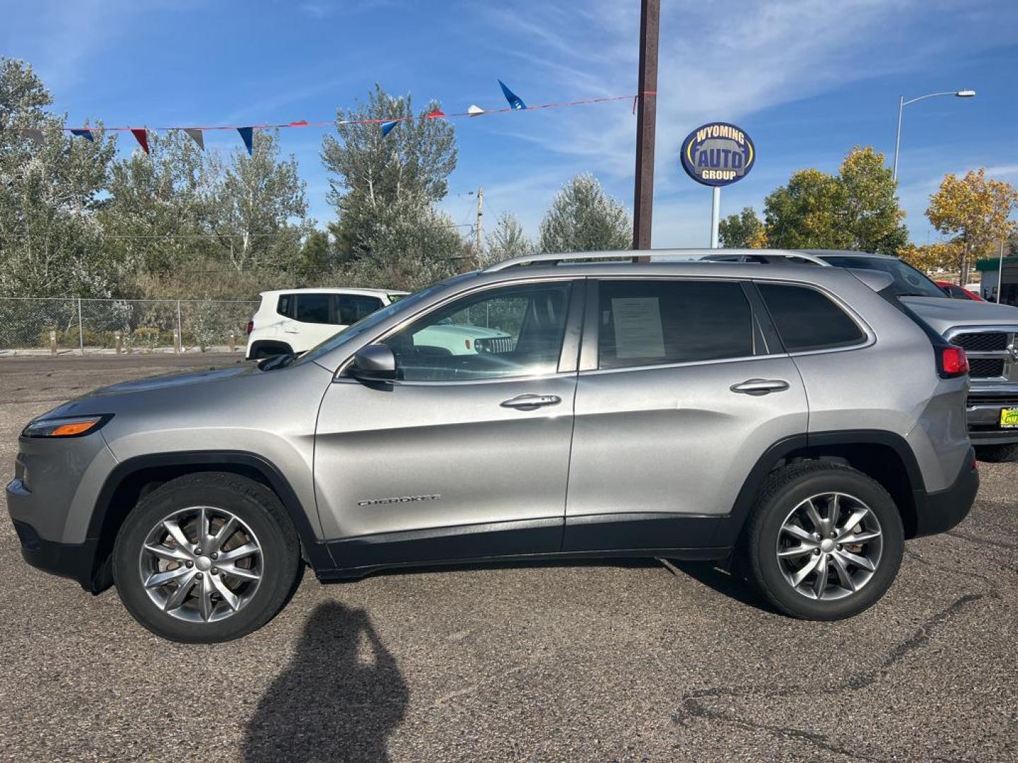 2018 silver Jeep Cherokee Limited (1C4PJMDX5JD) with an V6, 3.2L engine, Automatic transmission, located at 3030 CY Ave, Casper, WY, 82604, (307) 265-3830, 42.827816, -106.357483 - Discover the exceptional blend of style, capability, and advanced technology with this 2018 Jeep Cherokee Limited, a perfect choice for those seeking a reliable and versatile SUV. Equipped with a robust 3.2L V6 engine and 4WD, this Cherokee delivers impressive power and handling, ensuring a smooth a - Photo#1