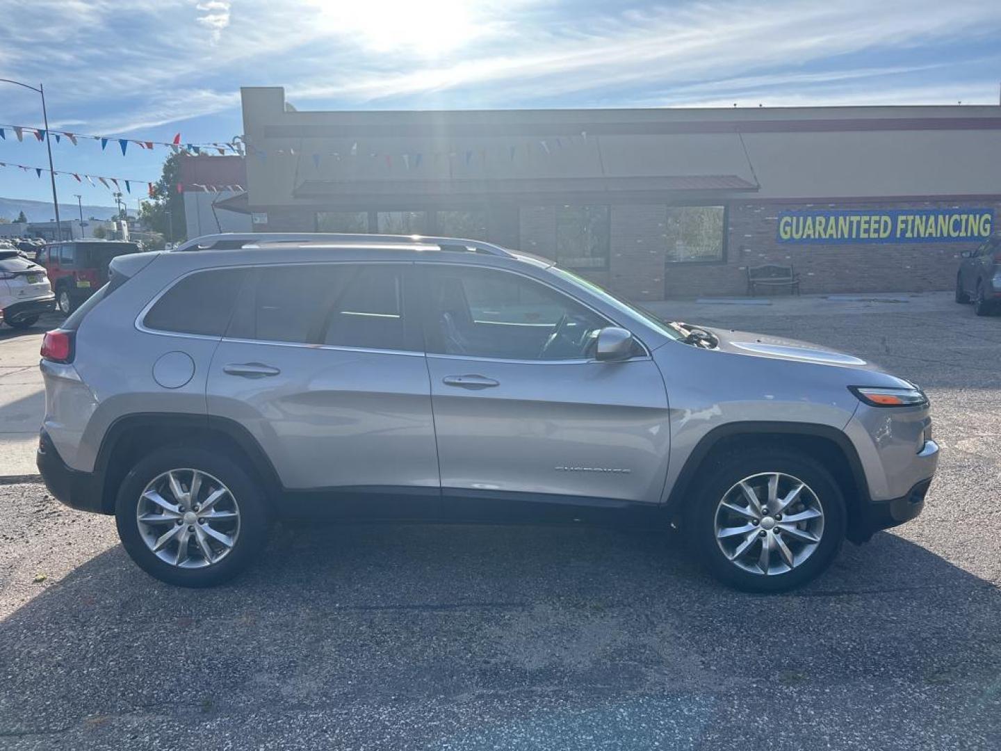 2018 silver Jeep Cherokee Limited (1C4PJMDX5JD) with an V6, 3.2L engine, Automatic transmission, located at 3030 CY Ave, Casper, WY, 82604, (307) 265-3830, 42.827816, -106.357483 - Discover the exceptional blend of style, capability, and advanced technology with this 2018 Jeep Cherokee Limited, a perfect choice for those seeking a reliable and versatile SUV. Equipped with a robust 3.2L V6 engine and 4WD, this Cherokee delivers impressive power and handling, ensuring a smooth a - Photo#5