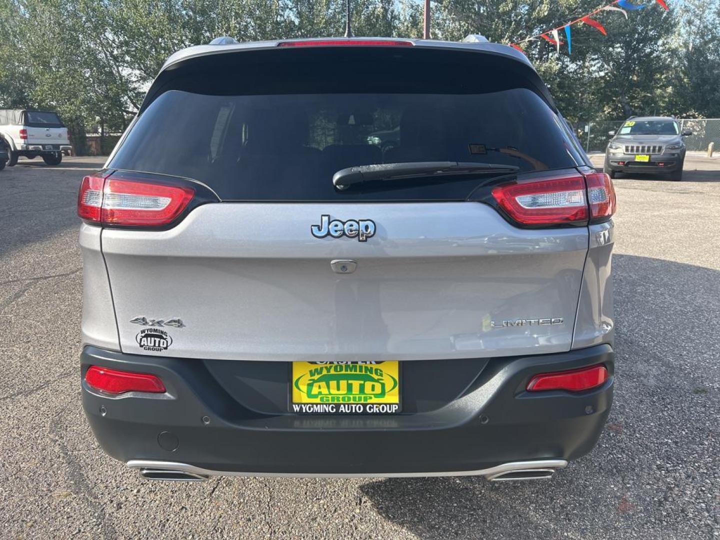 2018 silver Jeep Cherokee Limited (1C4PJMDX5JD) with an V6, 3.2L engine, Automatic transmission, located at 3030 CY Ave, Casper, WY, 82604, (307) 265-3830, 42.827816, -106.357483 - Discover the exceptional blend of style, capability, and advanced technology with this 2018 Jeep Cherokee Limited, a perfect choice for those seeking a reliable and versatile SUV. Equipped with a robust 3.2L V6 engine and 4WD, this Cherokee delivers impressive power and handling, ensuring a smooth a - Photo#6