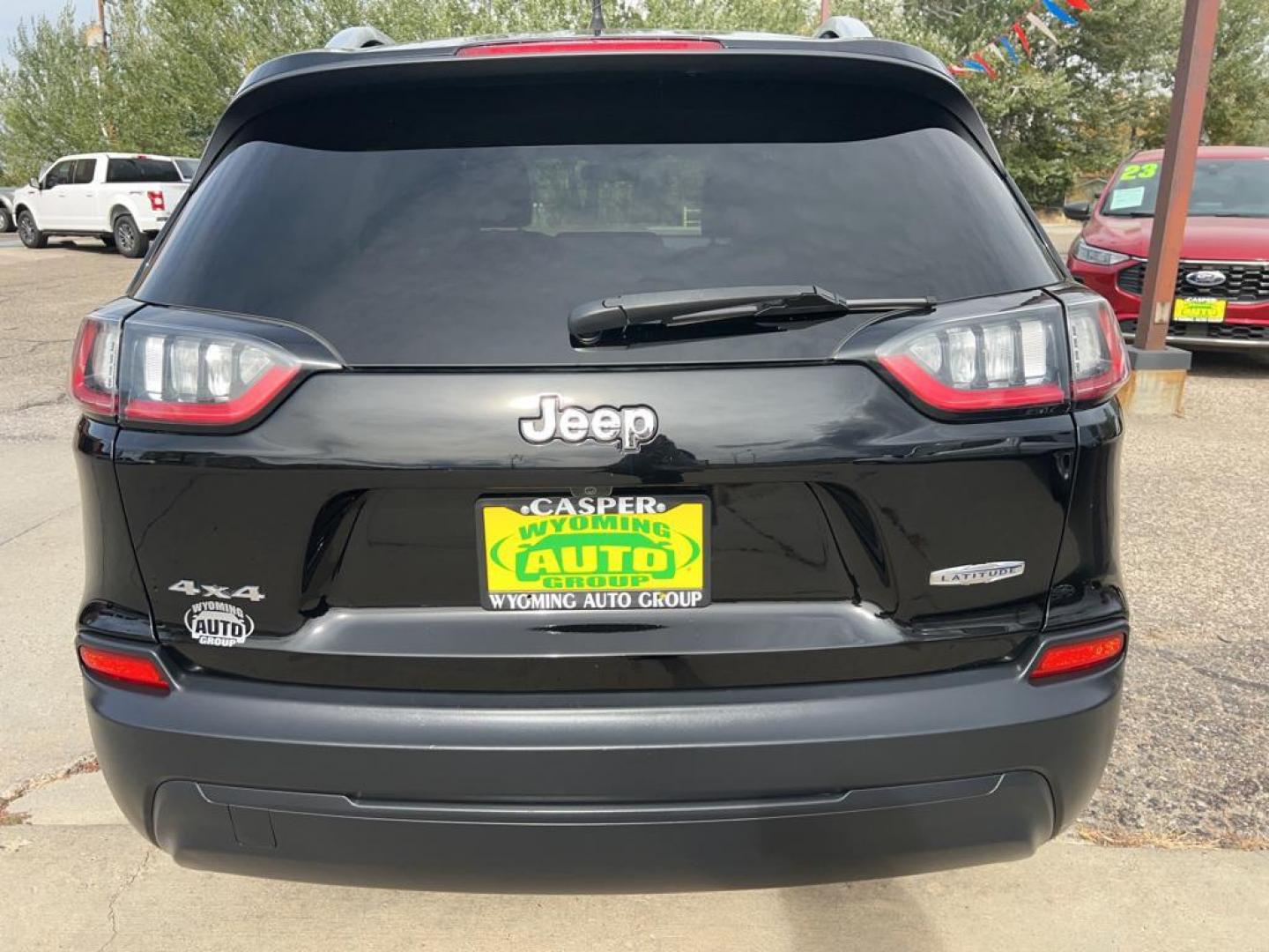 2019 gray Jeep Cherokee sv (1C4PJMLB6KD) with an 4 Cyl, 2.4L engine, Automatic transmission, located at 3030 CY Ave, Casper, WY, 82604, (307) 265-3830, 42.827816, -106.357483 - Photo#5