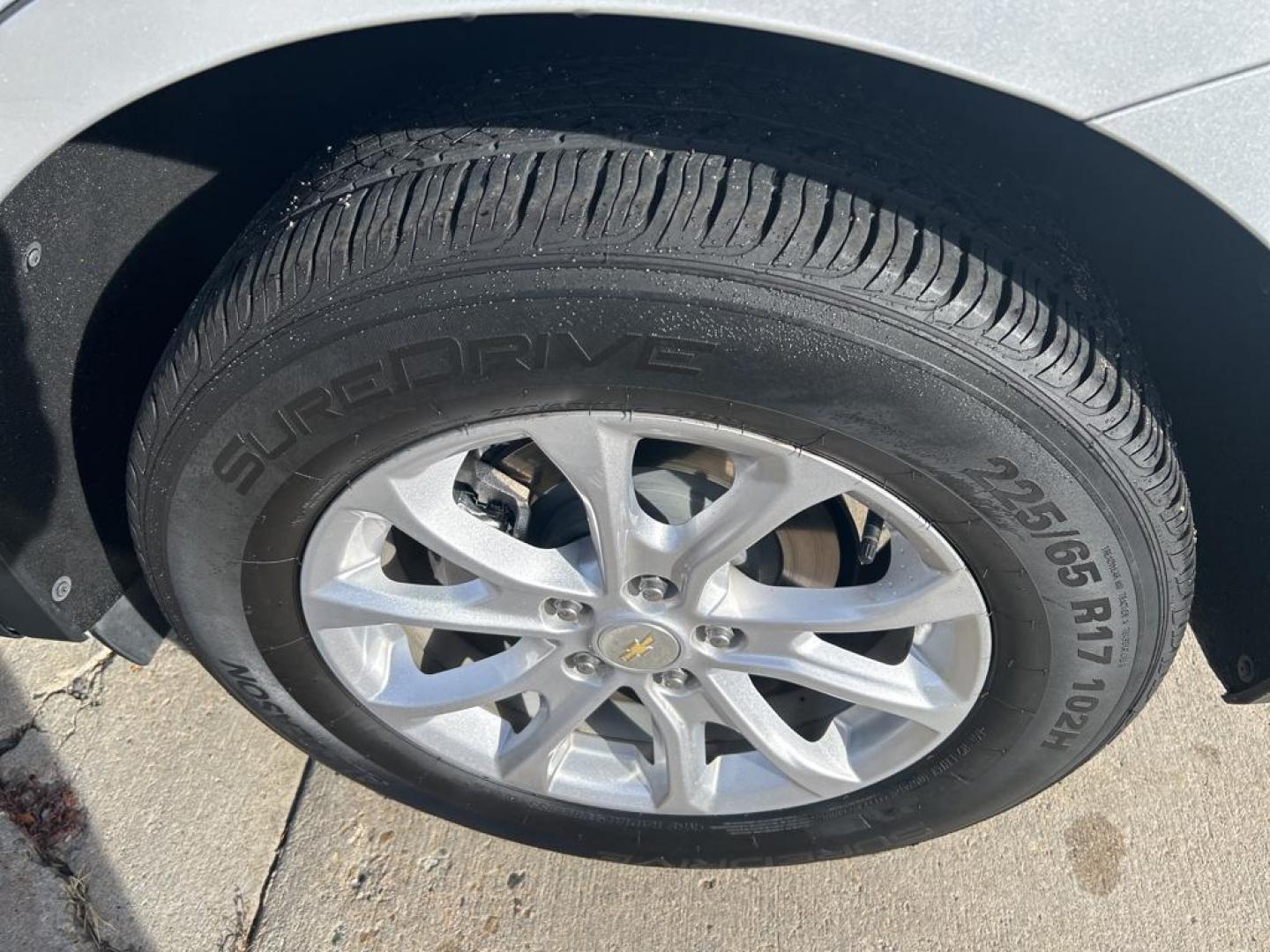 2021 silver Chevrolet Equinox LT (2FL) (3GNAXTEV8MS) with an 4 Cyl, 1.5L engine, Automatic transmission, located at 3030 CY Ave, Casper, WY, 82604, (307) 265-3830, 42.827816, -106.357483 - Photo#6